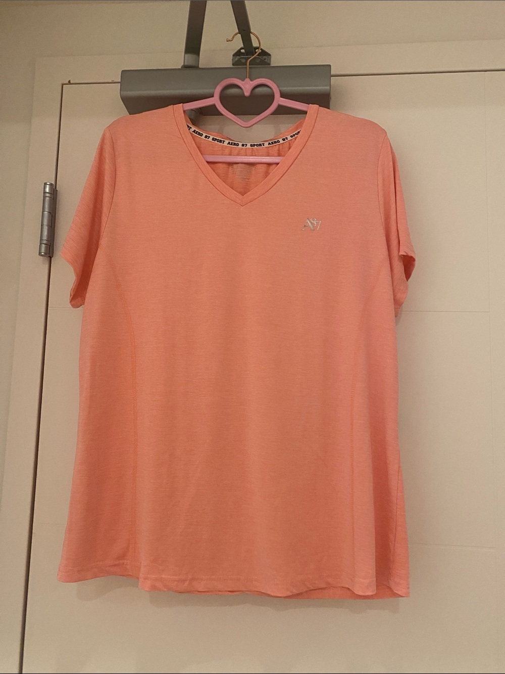 💕Aeropostale Coral V-Neck Short Sleeve Tee💕
